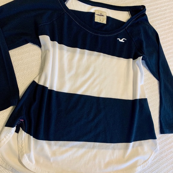 Hollister 3/4 True Navy/White Top - Picture 2 of 10